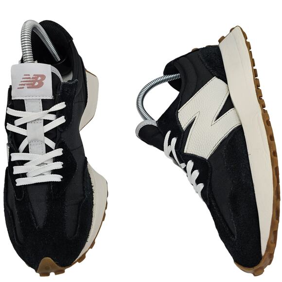 New Balance 327 Black White Gum Womens 7 B Running Shoes - Picture 2 of 11